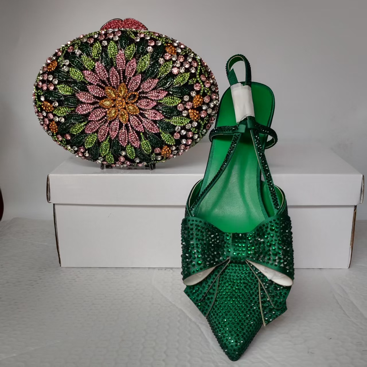 Dark Green Big Oval Gem Rhines - Slingback Heel Formal reseña y precio