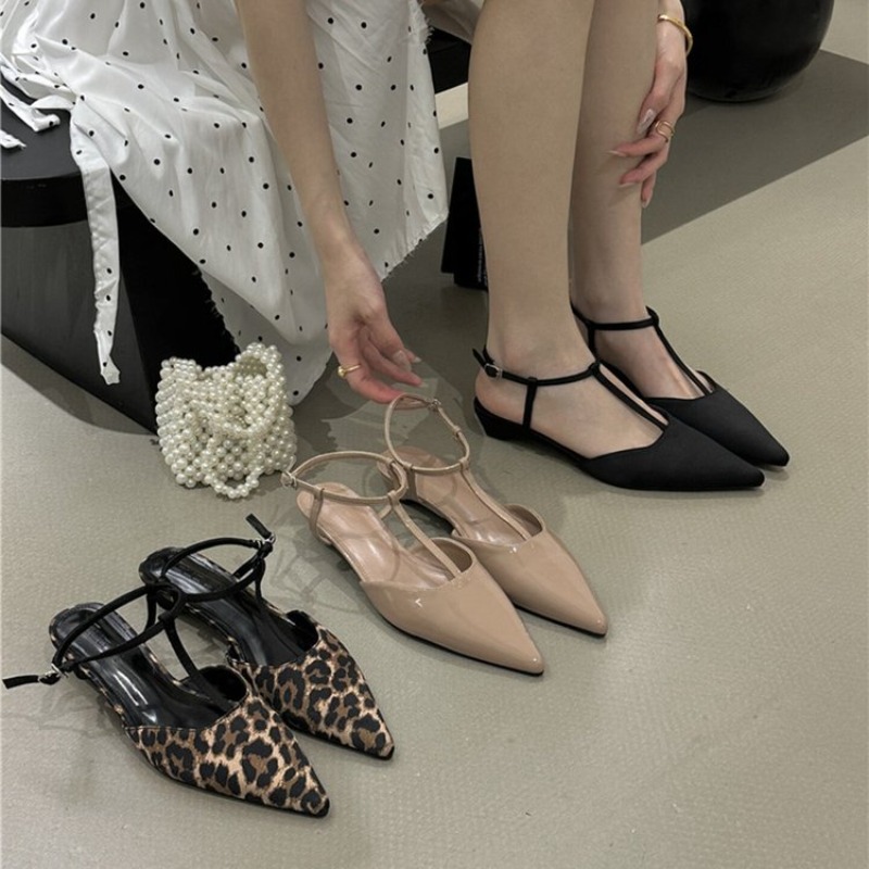 Womens Pointed Toe T-Strap Kit - Kitten Heel Women reseña y precio