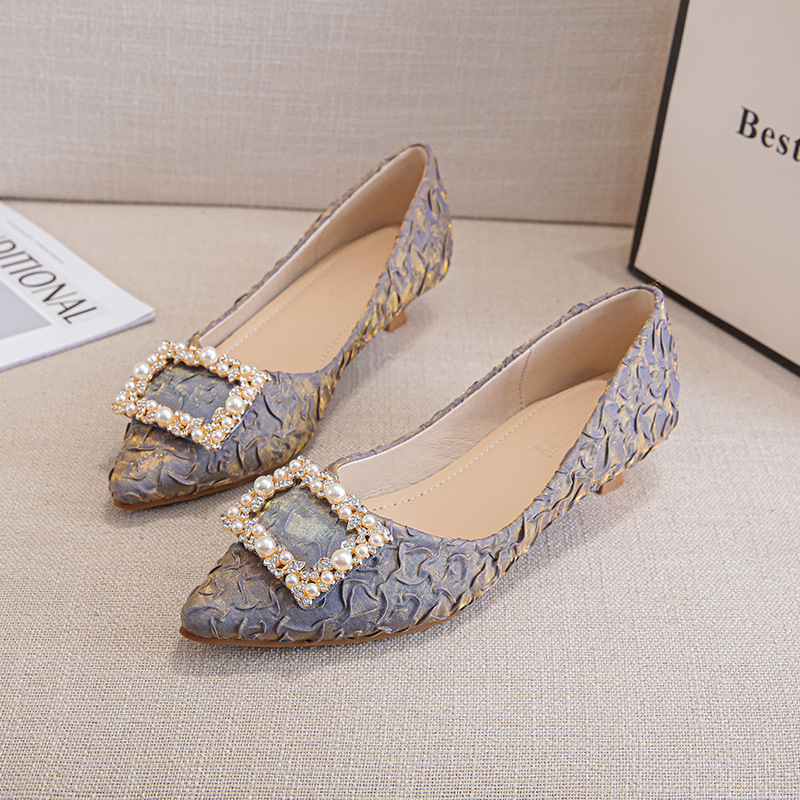 Ivory Textured Satin Pointed T - Kitten Heel Women reseña y precio